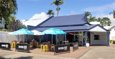 Barrier Reef Tavern .